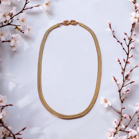 1980s Vintage Givenchy Gold Plated Double G Clasp Herringbone Chain - Picture 3 of 13